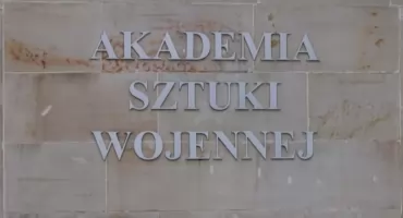 WYBITA SZYBA, POŚCIG I INTERWENCJA KONTRWYWIADU. GORĄCA NOC W  REMBERTOWIE